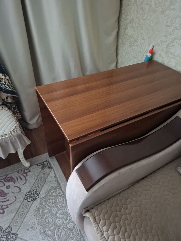 Продам стол книжку  срочно!