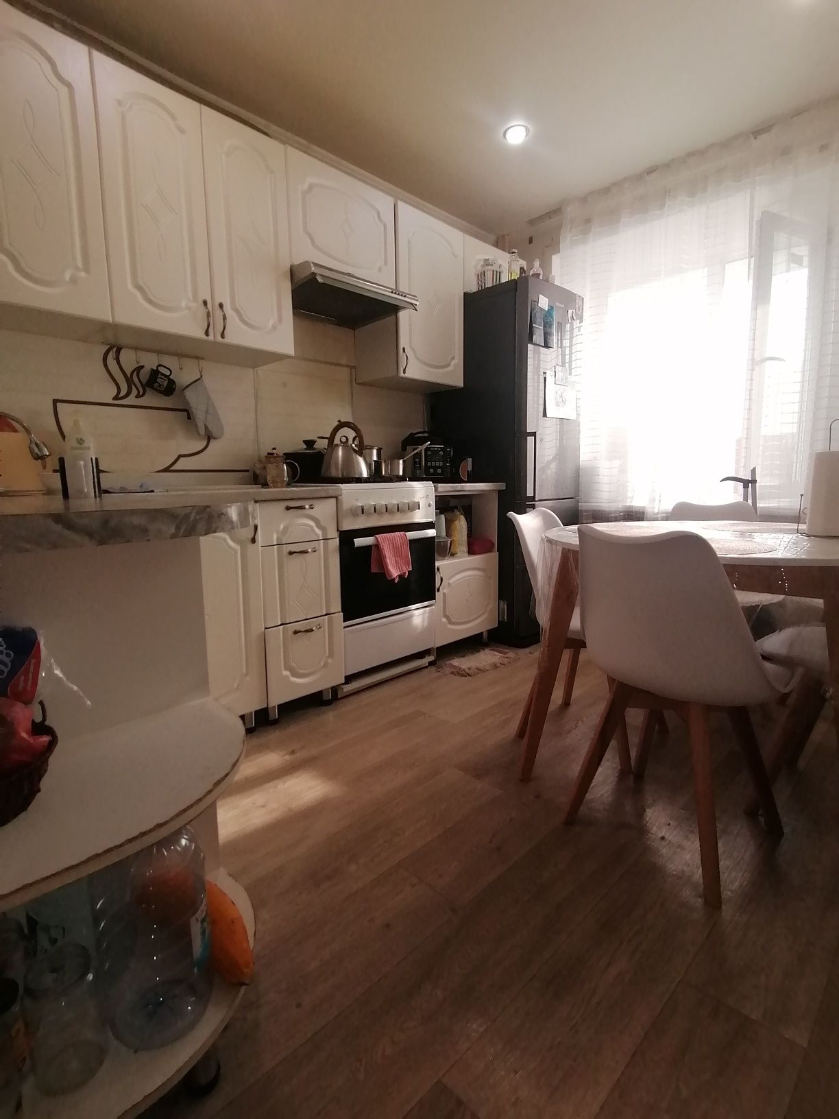 Продается 3 х комнатная, улучшенной планировки, квартира на 1 этаже.