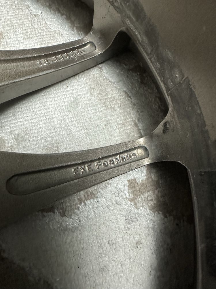 Продам диски R18 разноширокие