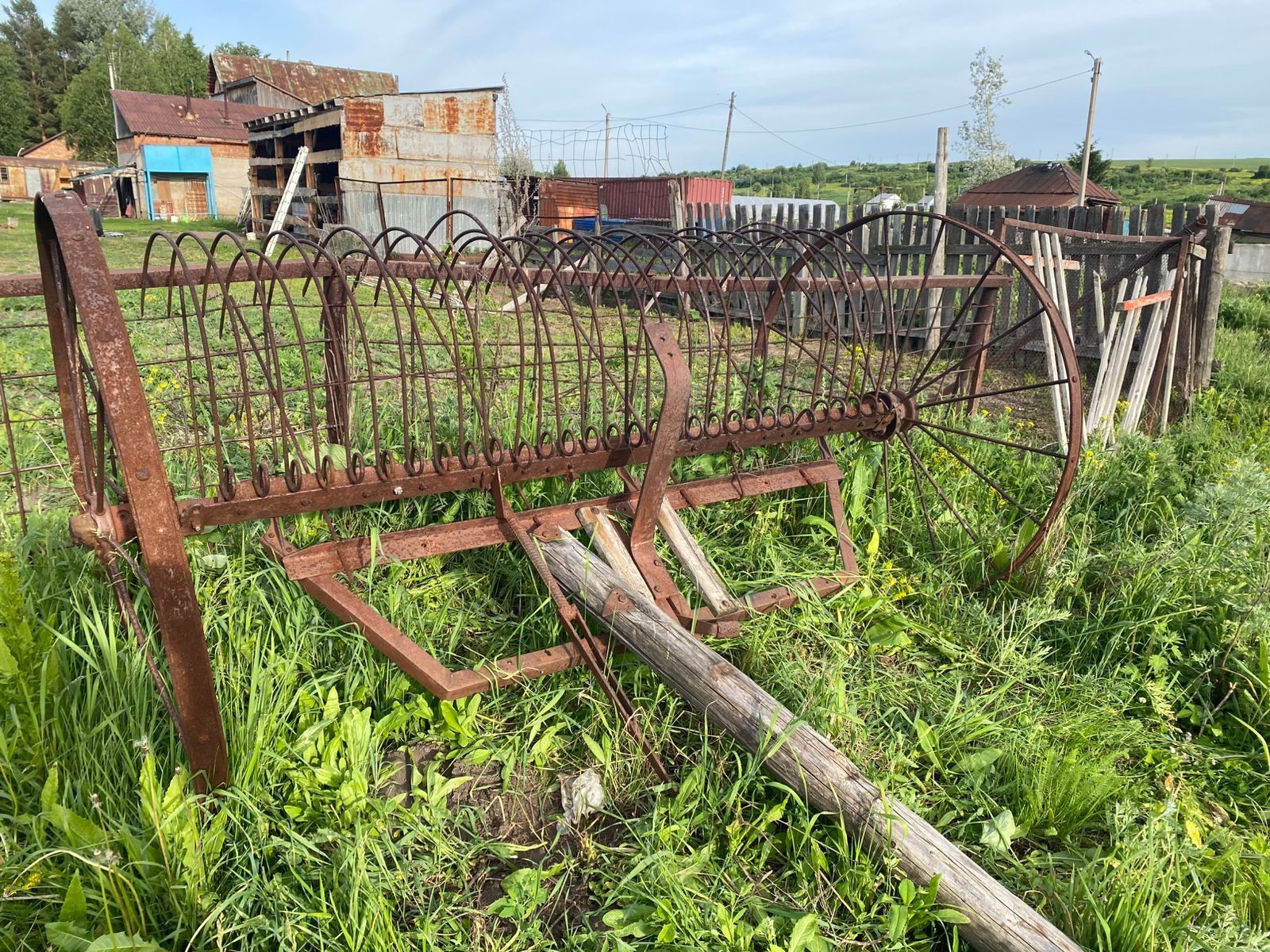 Продаю сенокоску и грабли конная.