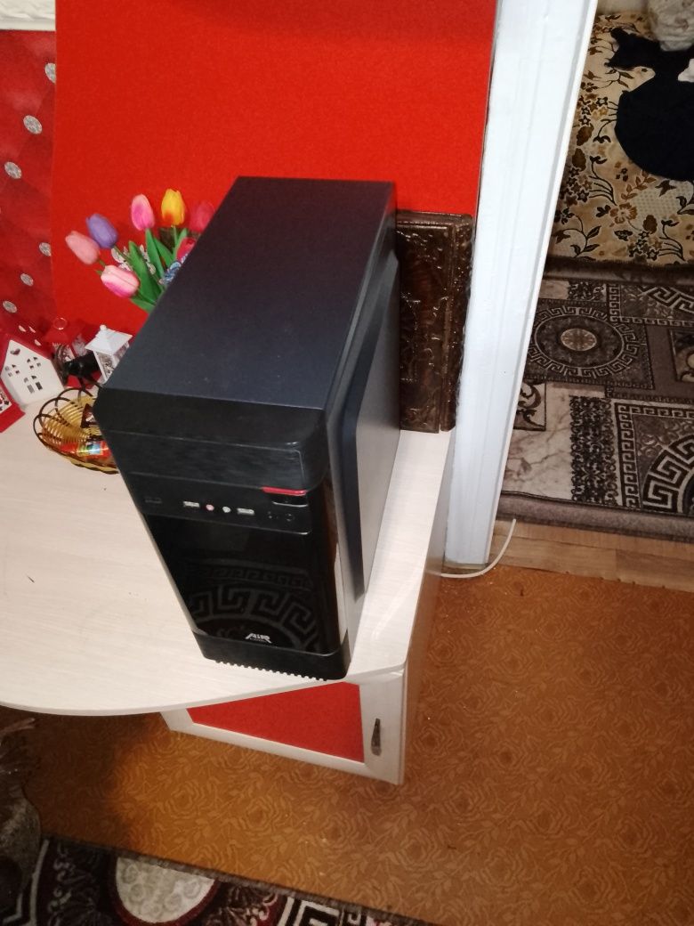 Игровой системник дисковод и коллекцию игр