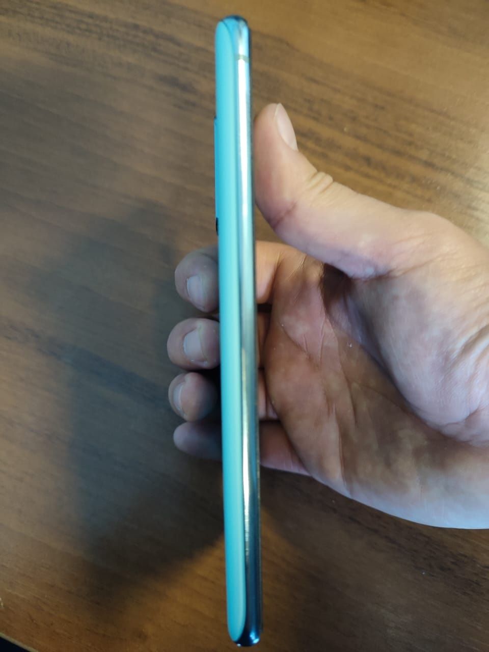 Продам Samsung S20 fe в отличном состоянии. Всё работает 2симки.