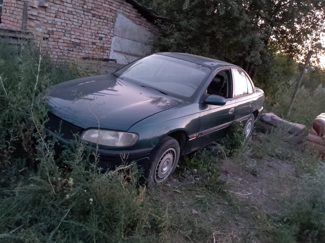 В запасе есть два фари. Документы в порядке