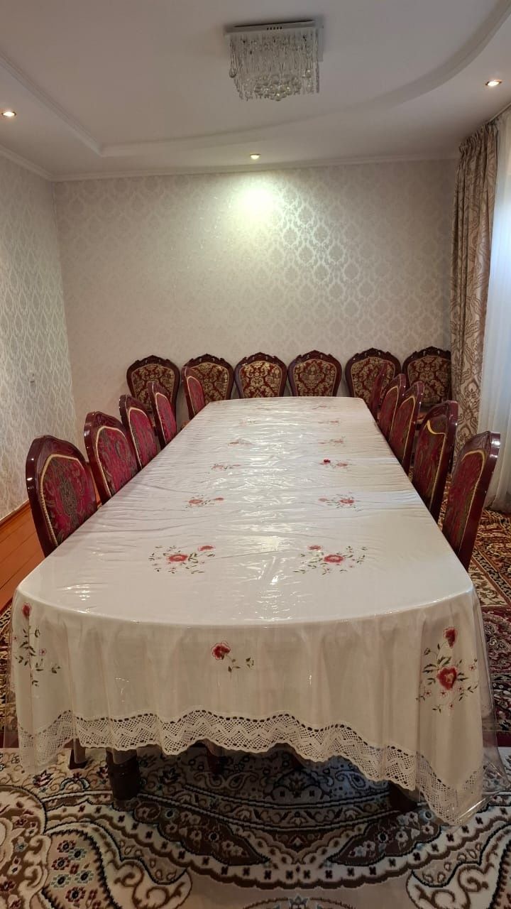 Стол с стульями ванновка