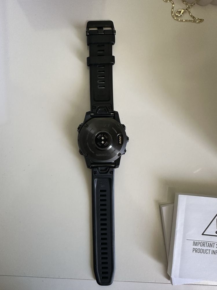 Смарт-часы Garmin Fenix 7 Sapphire Solar черный-черный