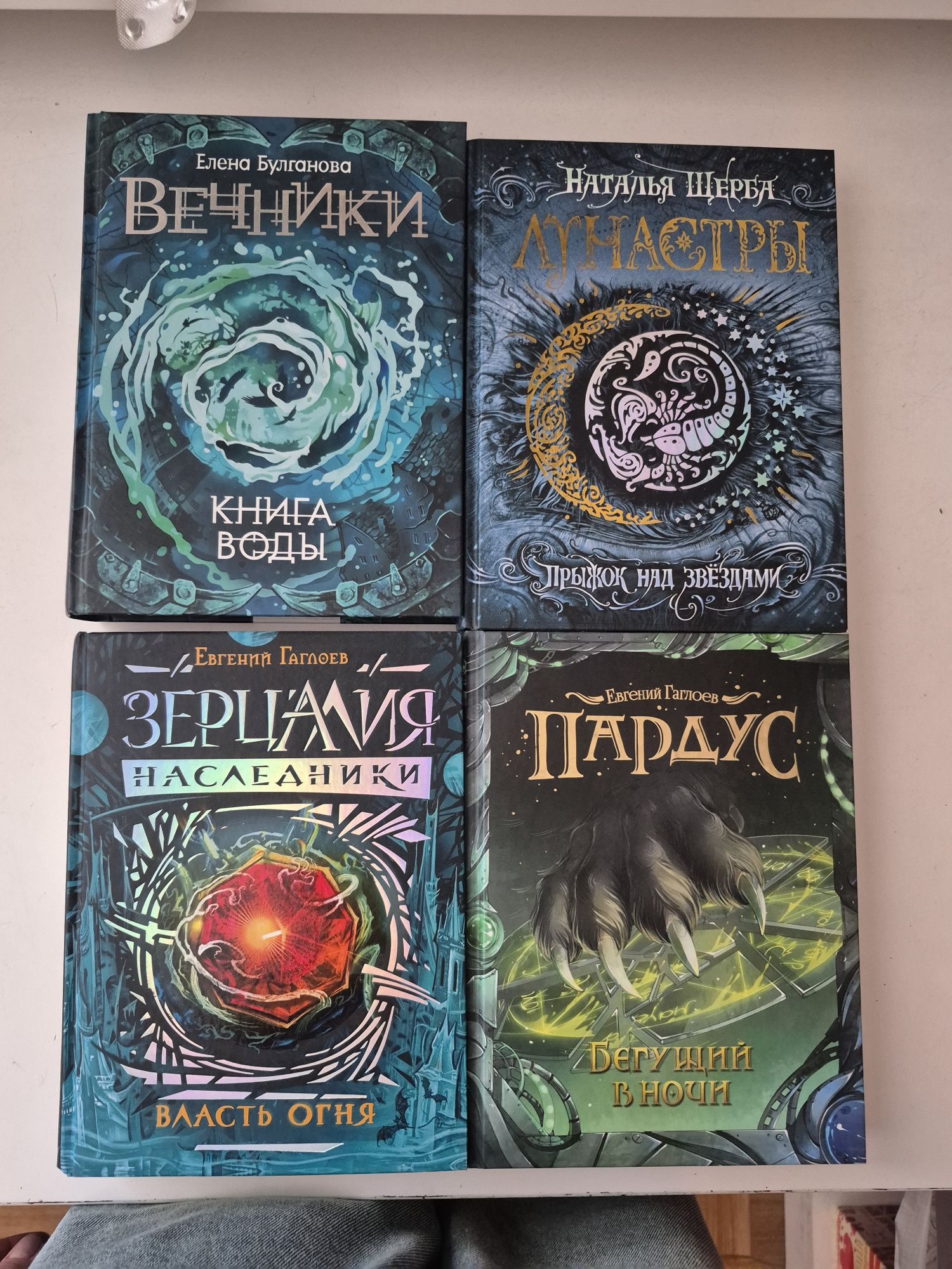 куча подростковых книг и не только