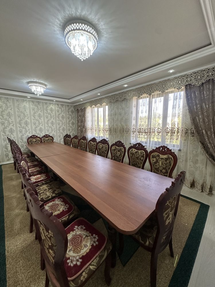Стол б/у для зала с 20 стульями