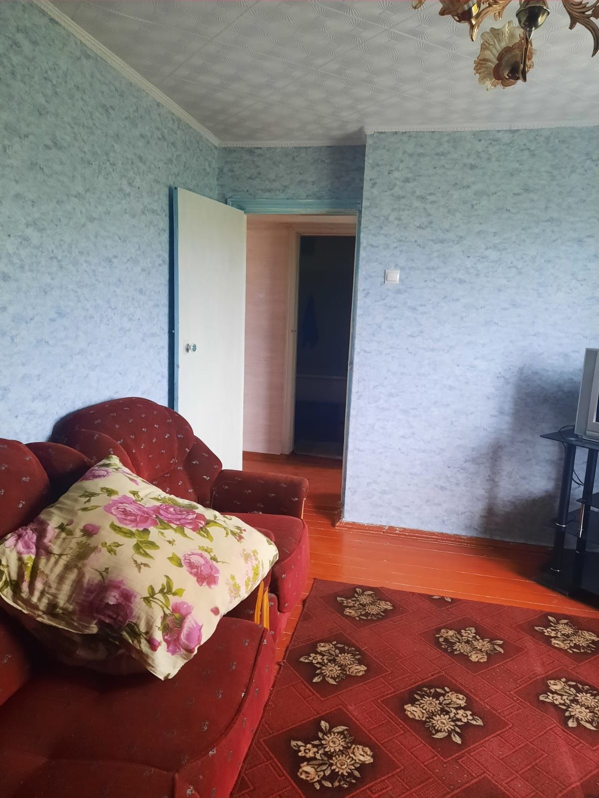 Продам 2 комнатную квартиру в центре