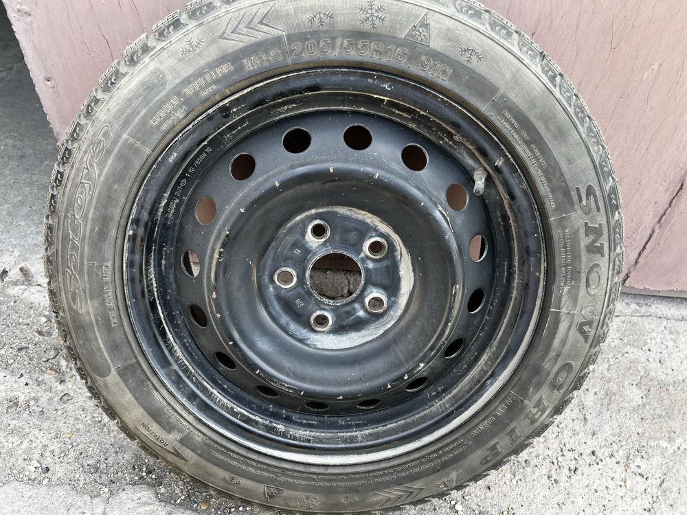 Продаю комплект шин с дисками 205/55 R16 — 4 шт