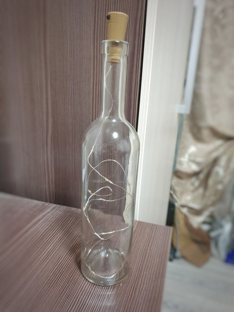 Декоративная бутылка с гирляндой
