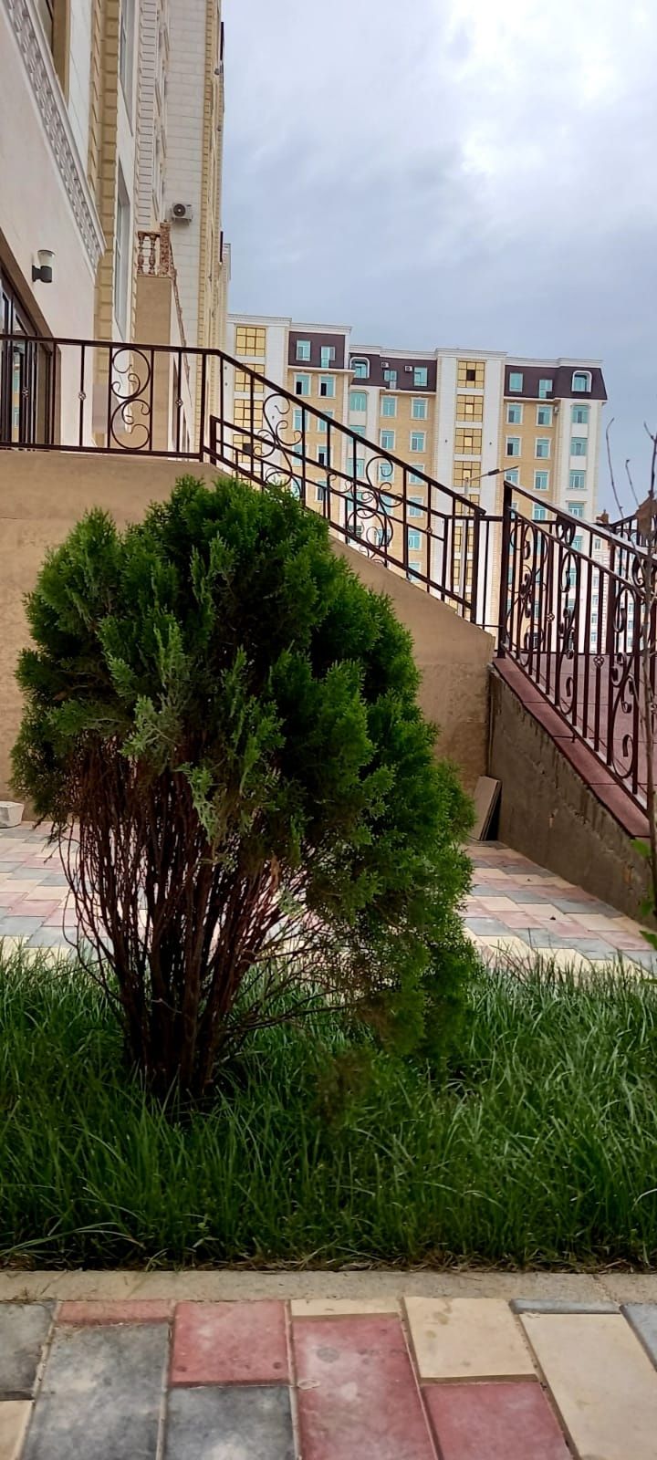 Продам 3х-кв 18а мкр 10дом 8этаж 124кв.м