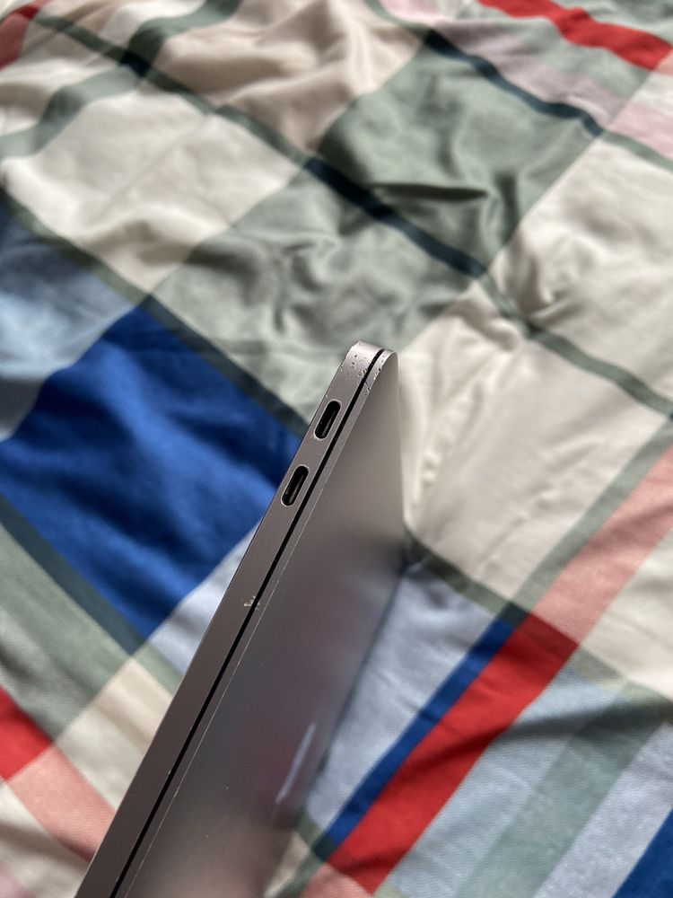 MacBook Pro 13” (2017) в хорошем состоянии!
