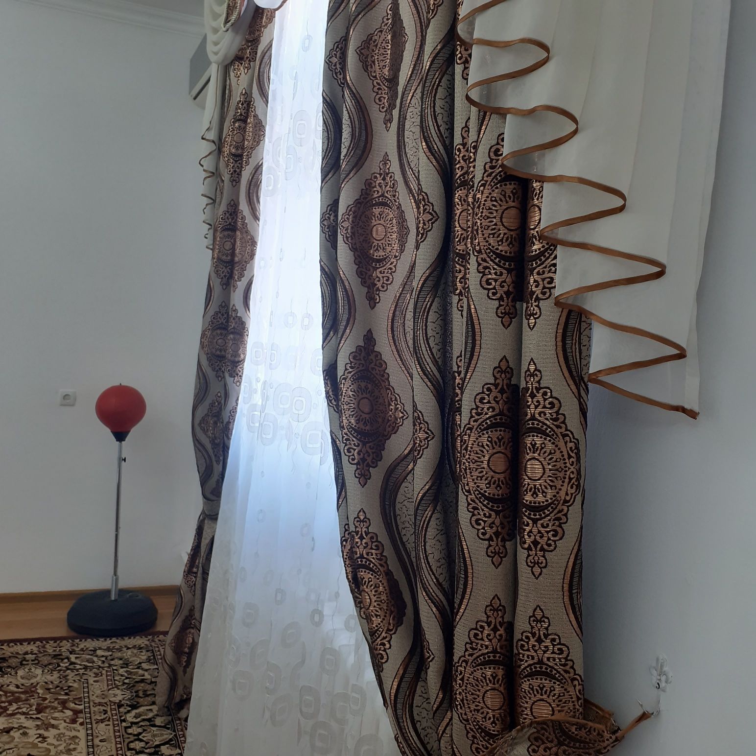 Перде сатылады еки терезеге.