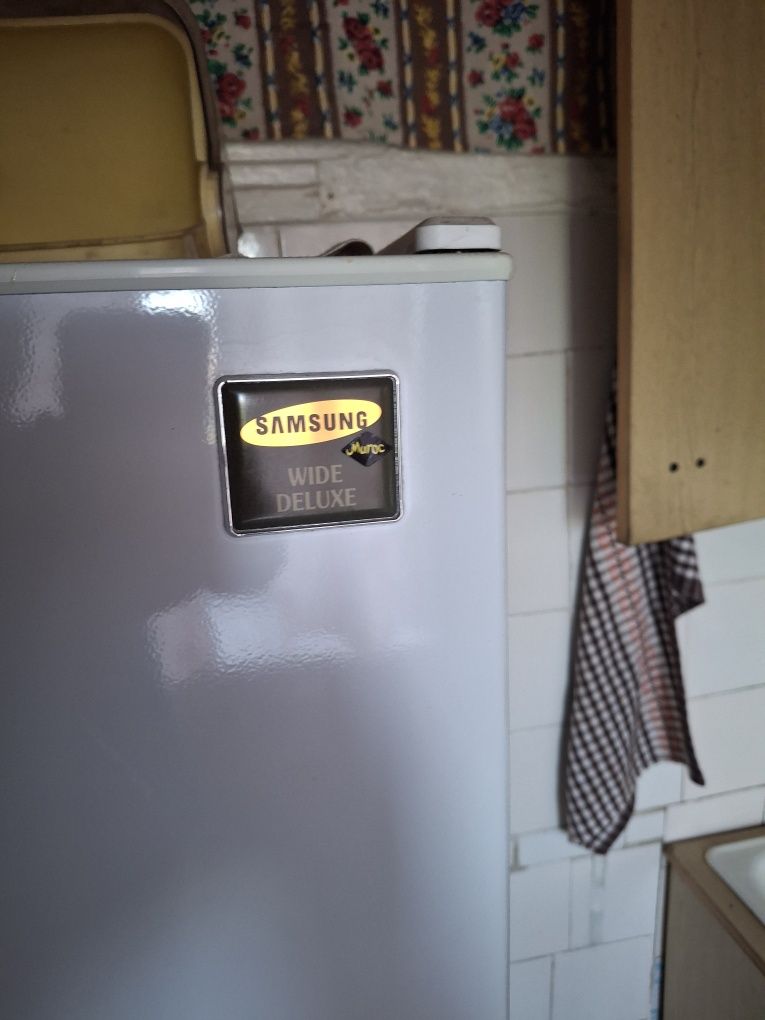 Холодильник SAMSUNG