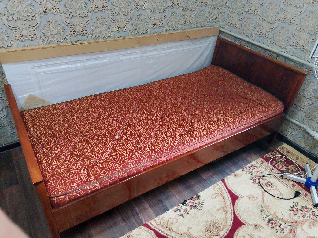 Продам кровать б/у срочно