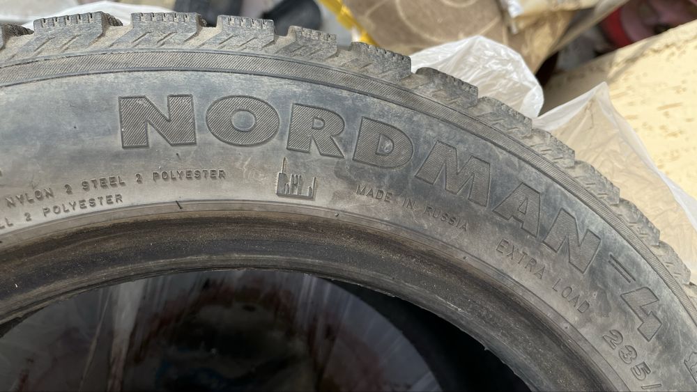 Продам зимнюю резину 17/235/65 Nordman .Комплект 4 колеса