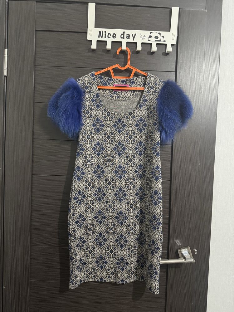 2- Платья обе короткие