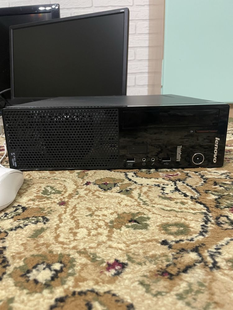 Компьютер в комплекте  Lenovo