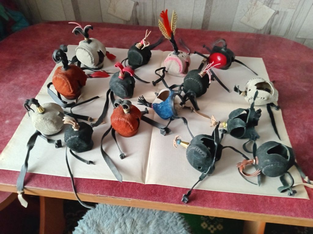 Принадлежности для ловчих птиц.