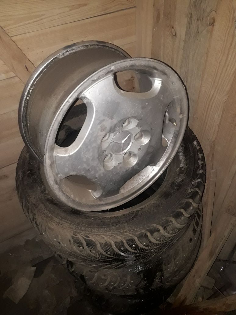 Зимный шины 215/55 R16