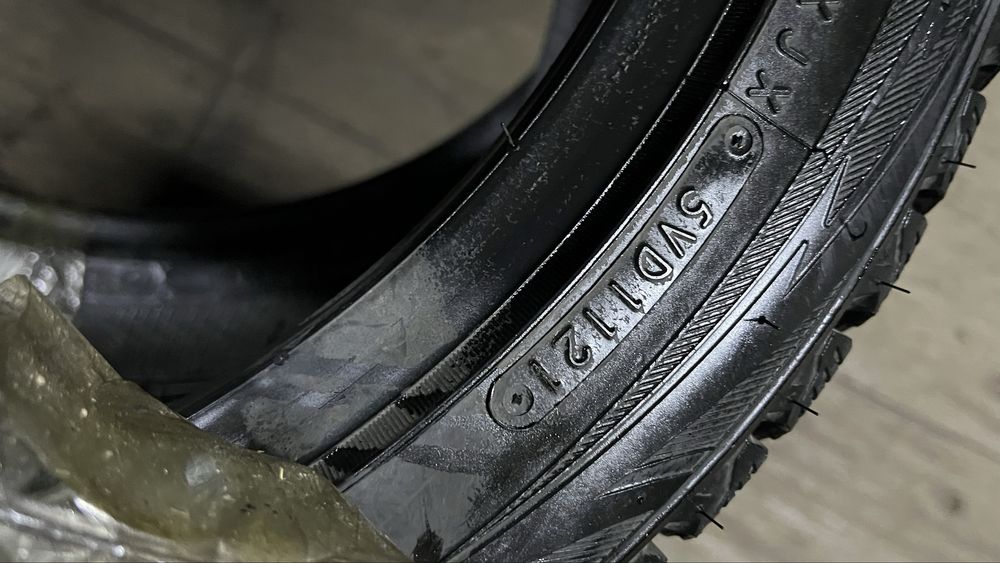 Зимние шины 245/40 R18 Toyo + Continental | 4 шт, отличное состояние