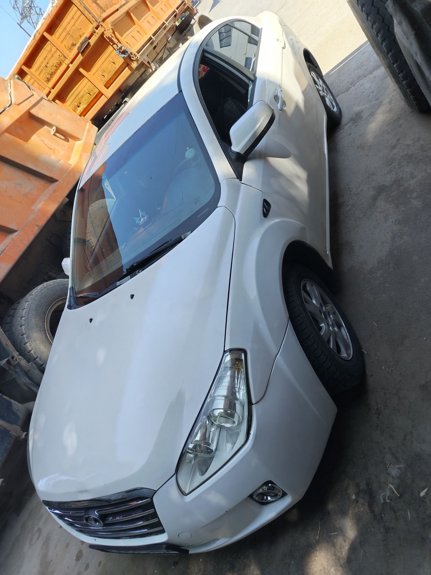 Продам FAW besturn b50