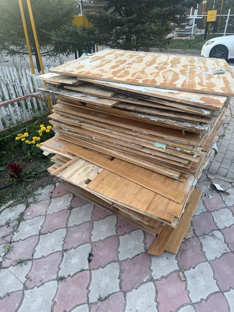 Продам фанеры размер 12 с ламинатом на 40 квадратных метров б/у