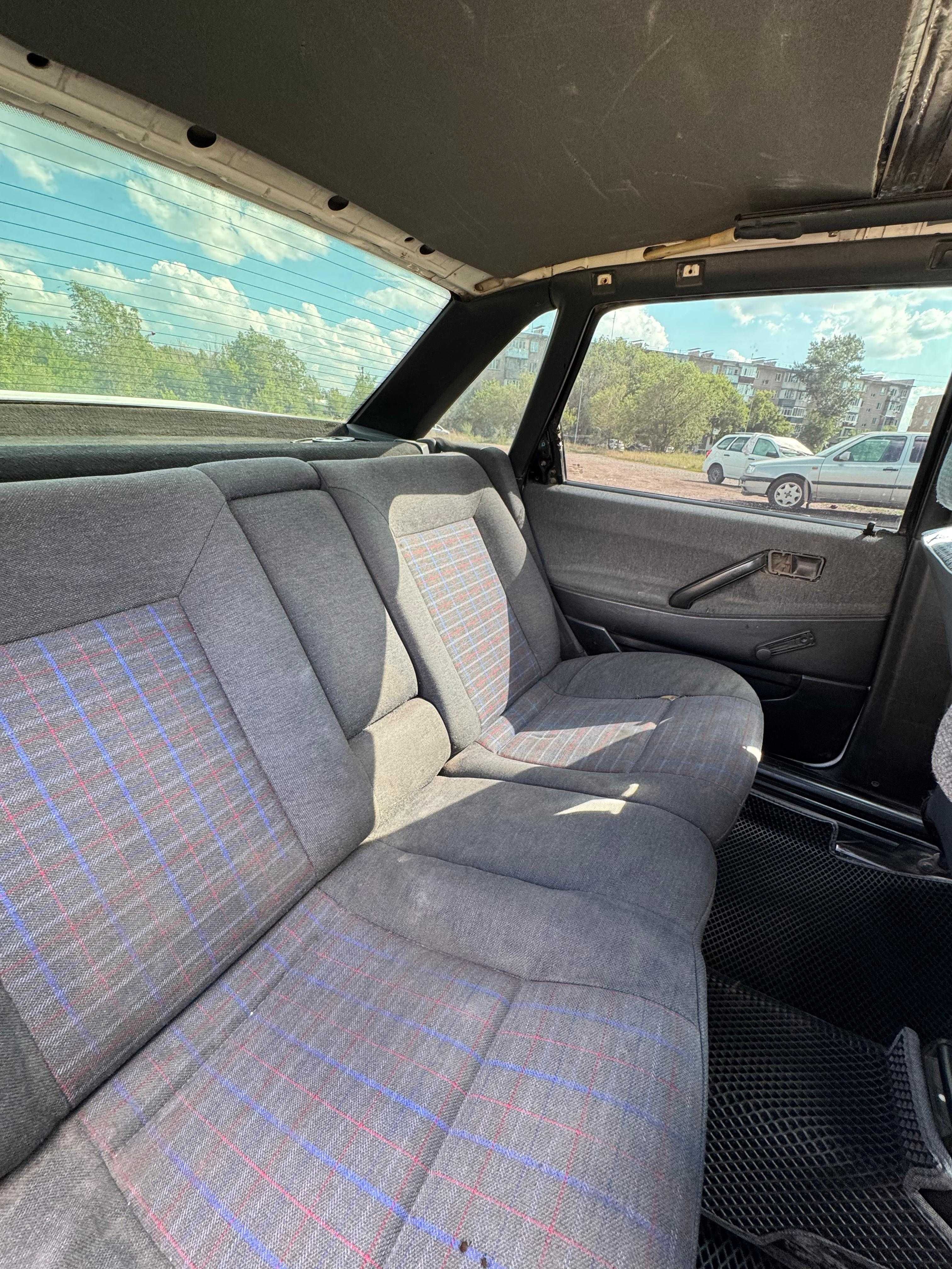 Volkswagen Passat 1990 г
