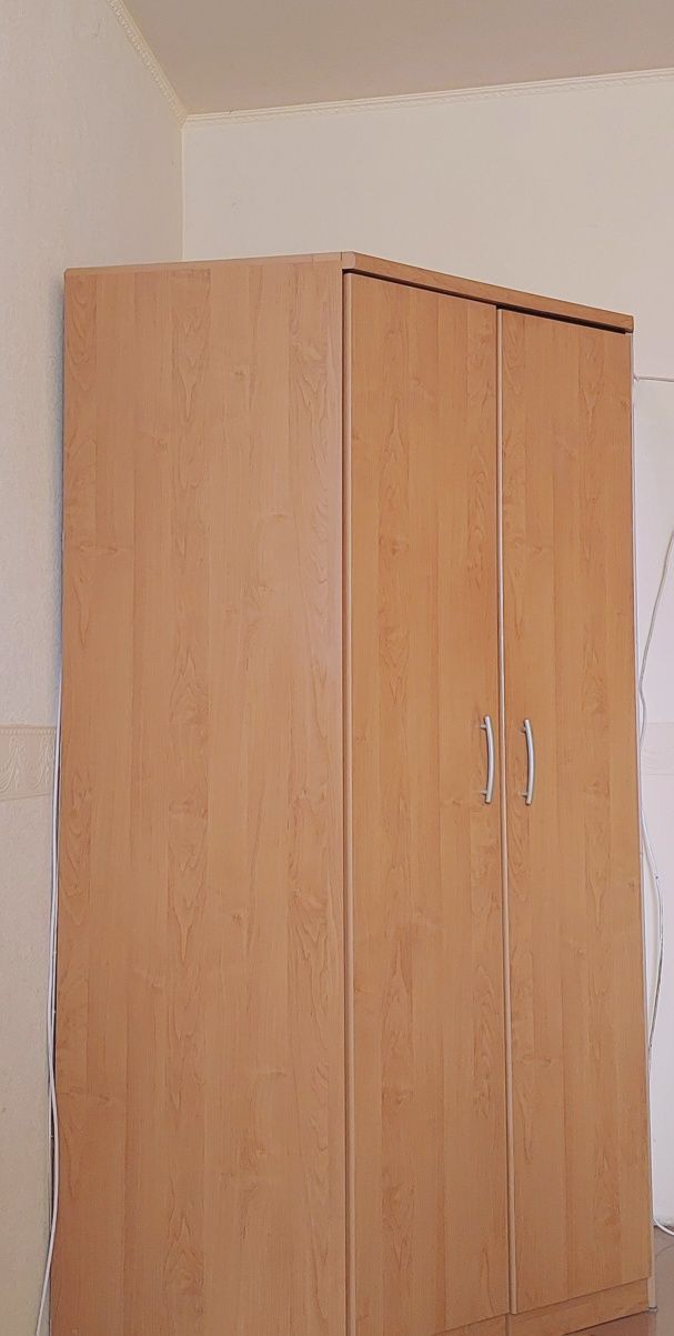 Продаю угловой шкаф