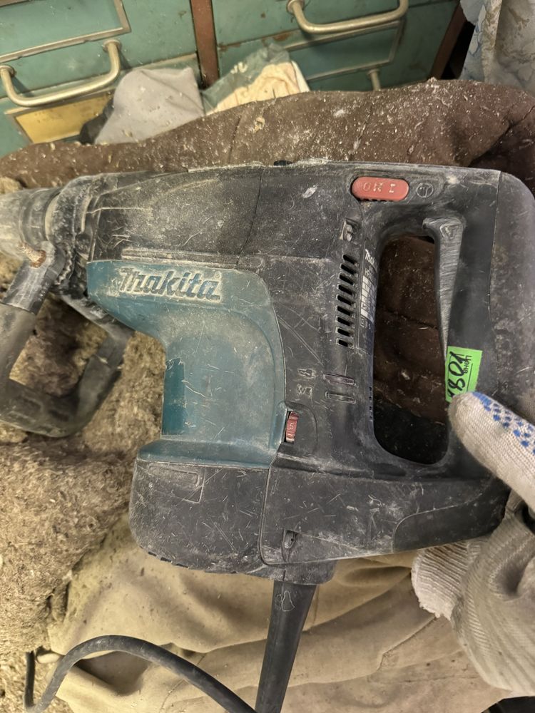 Перфоратор makita HR4001c до 40мм бетон