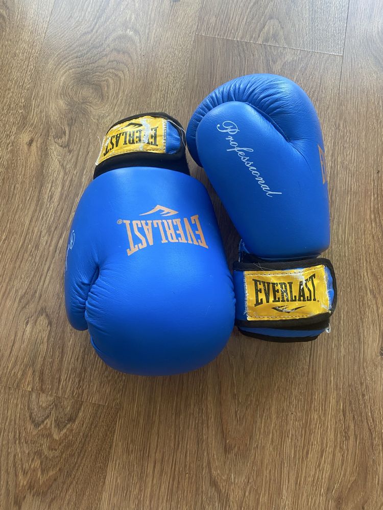 Боксерские перчатки EVERLAST