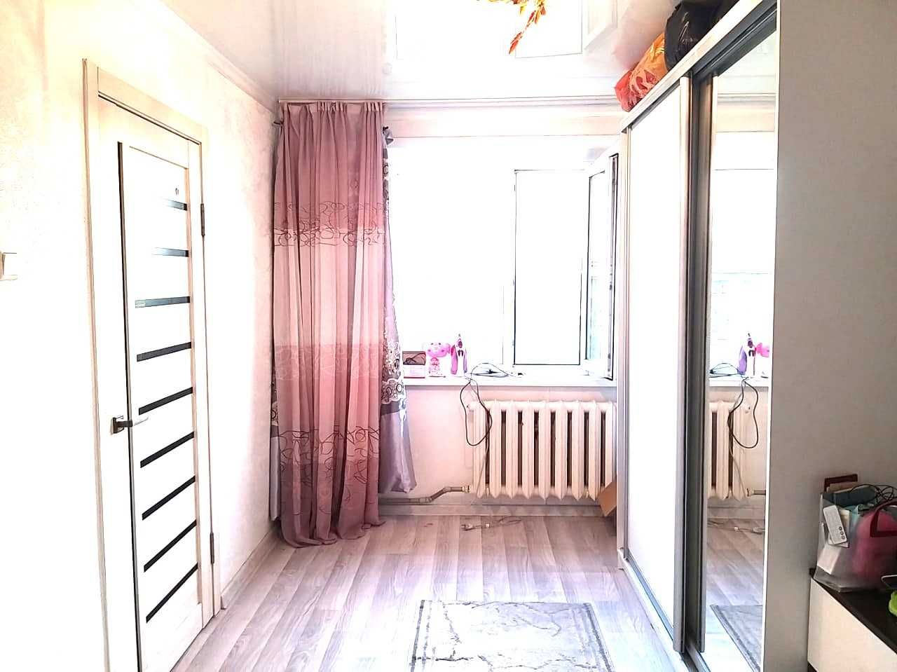 Продам 3-комнатную квартиру 12-микр.