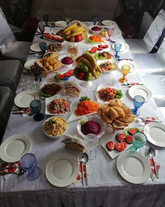 Стол (прямоугольный, круглый), стул, посуда в аренду или на прок