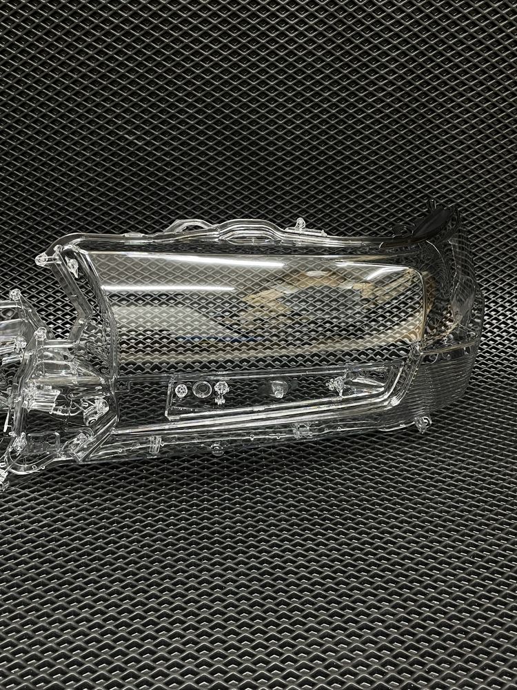 Стекла на Фары Toyota LC200