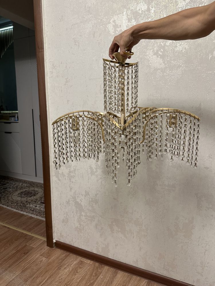 Продам  люстру .