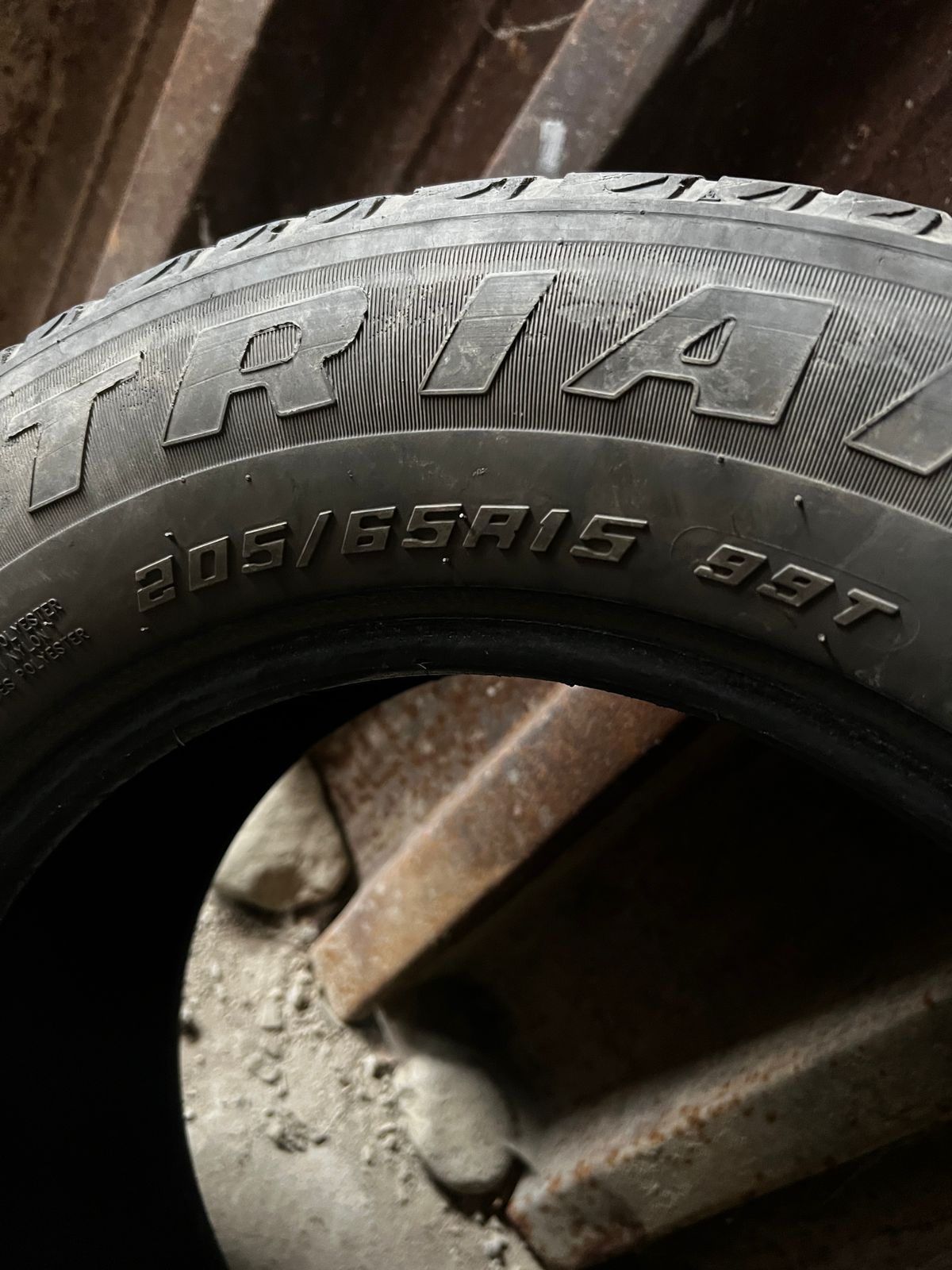 Продам 2 резины на запаску