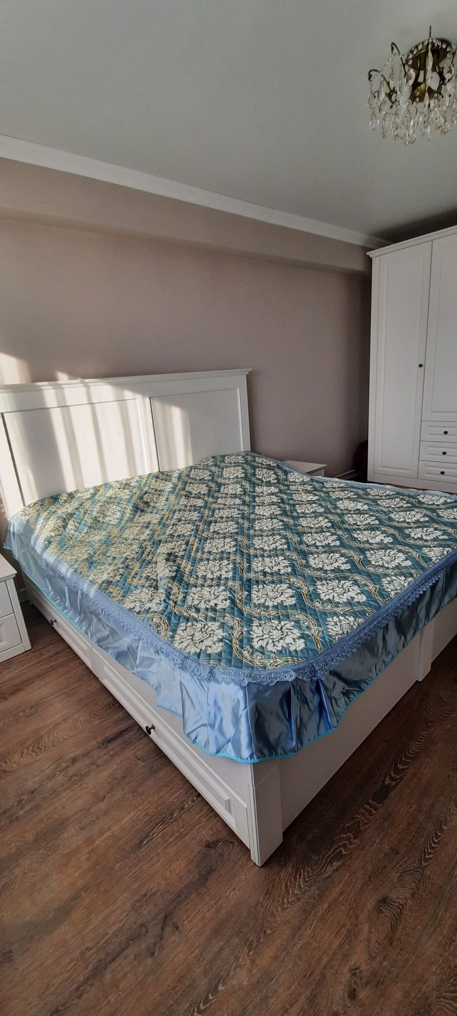 Продам новое покрывало с наволочками 50×80