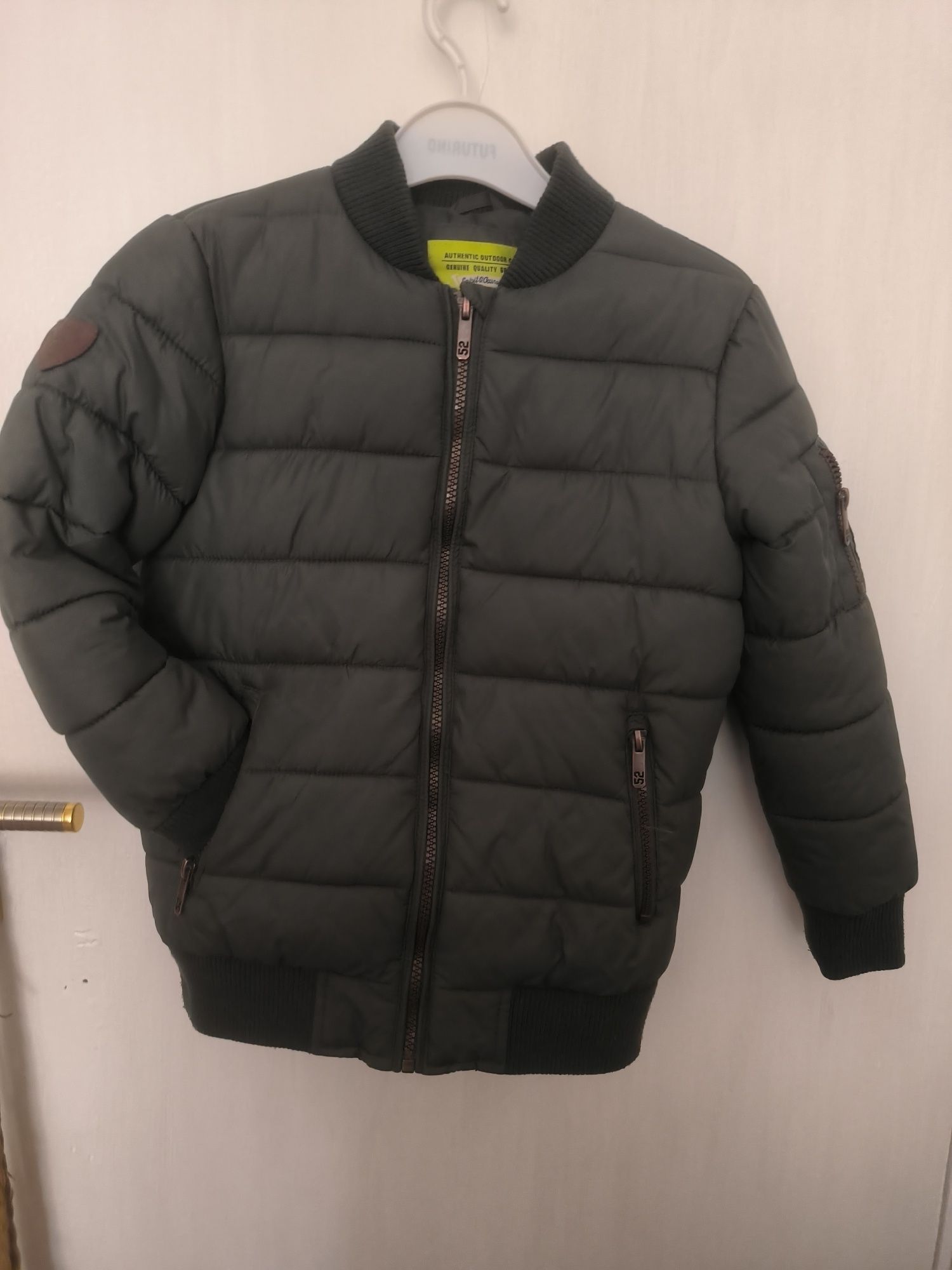 Продам зимнюю куртку для мальчика, 128