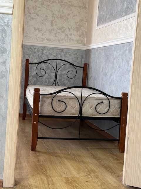 Кровать с матрасом  (Малайзия)