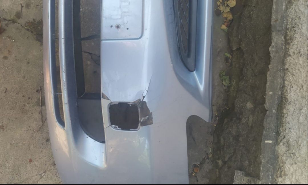 Бампер от Honda jazz/fit GD1 .