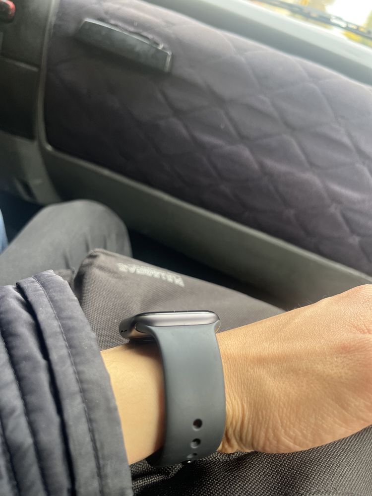 Apple Watch с гарантией на месяц емкость 100% в идеальном состоянии