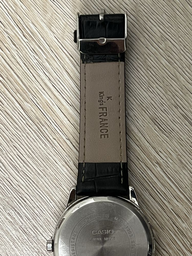 Часы Casio.
