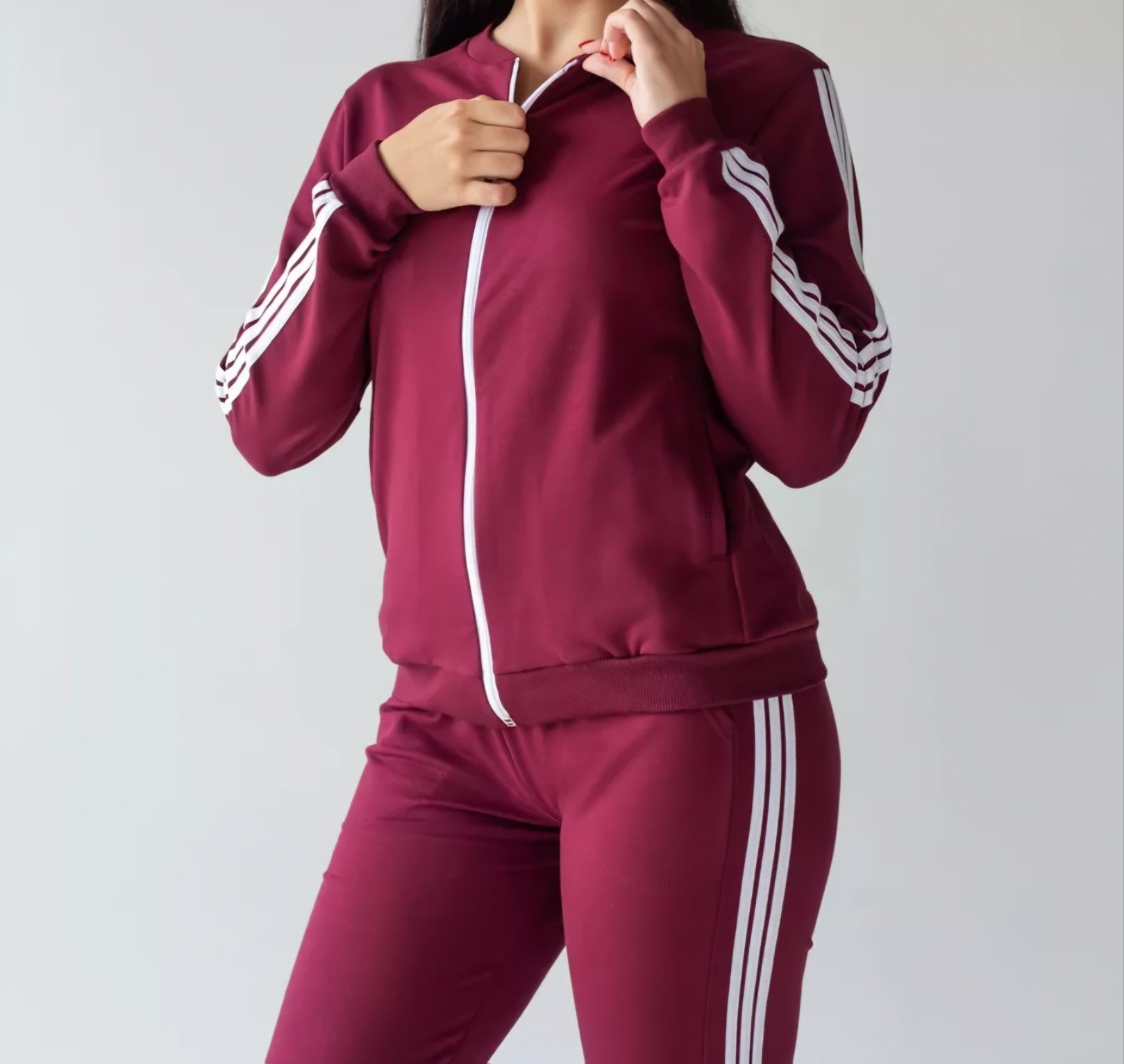 Спортивный костюм женский , фирмы "Adidas "