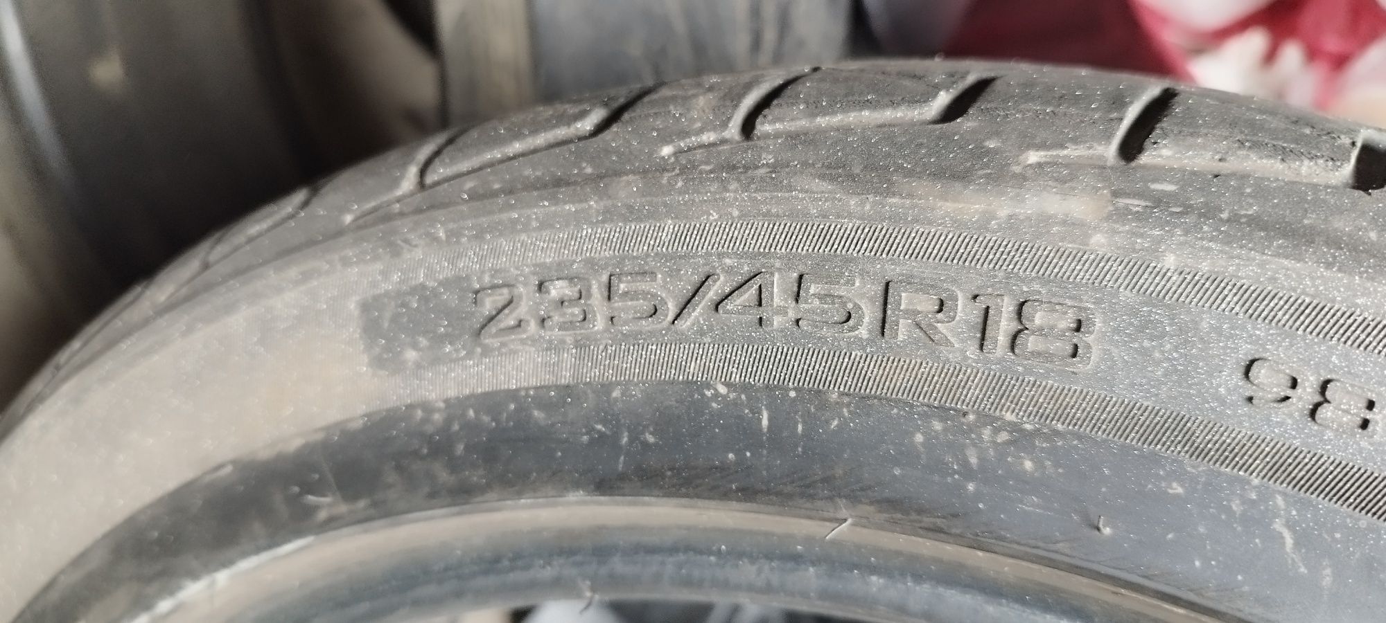Продам 2шт летние шины 235/45/18