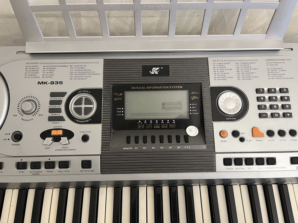 Синтезатор MK-935