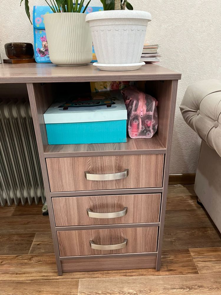 Продам письменный стол с креслой!