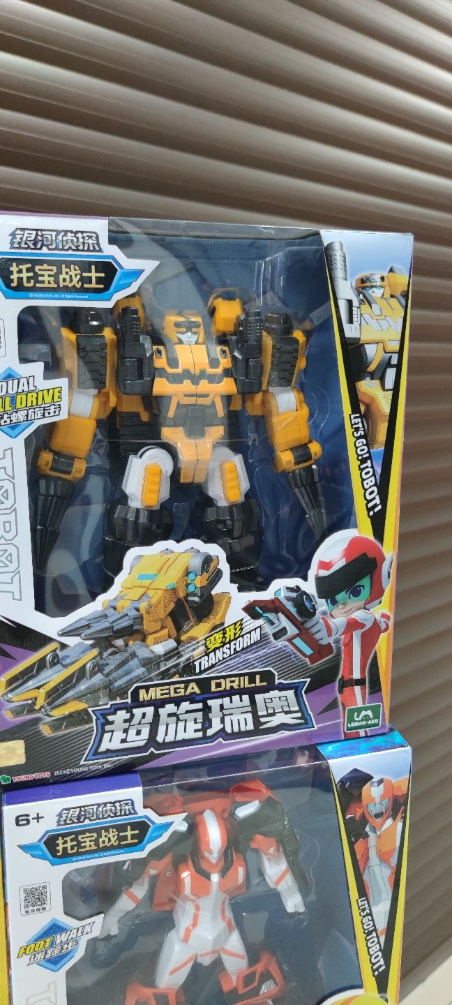 Тобот TOBOT робот Young Toys трансформер 23 см все что на фото все в н