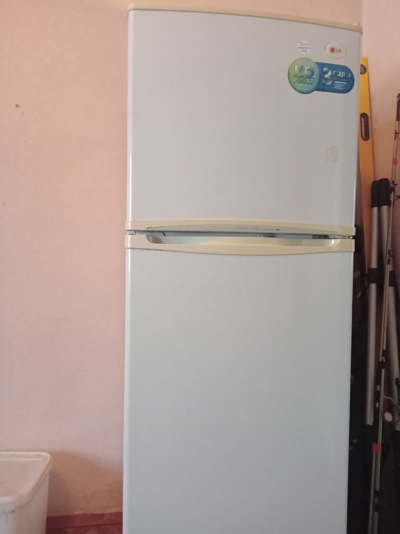 Продам 2х камерный холодильник LG. Холодильник в хорошем состояние. Пр