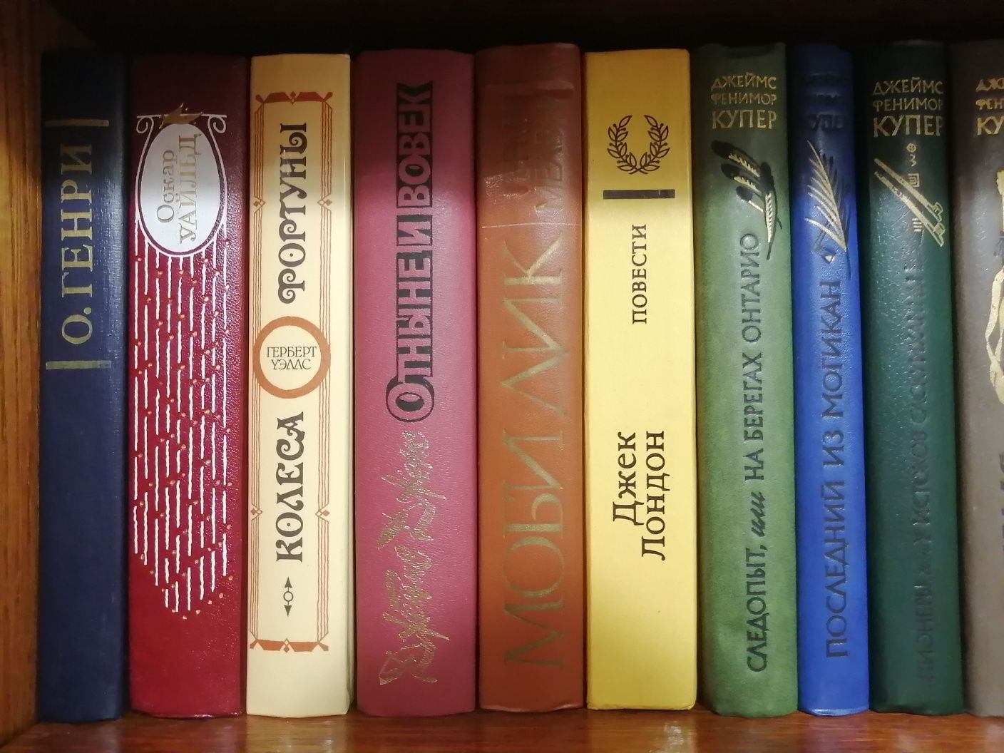 Книги продам, в отличном состоянии, большинство нечитанные.