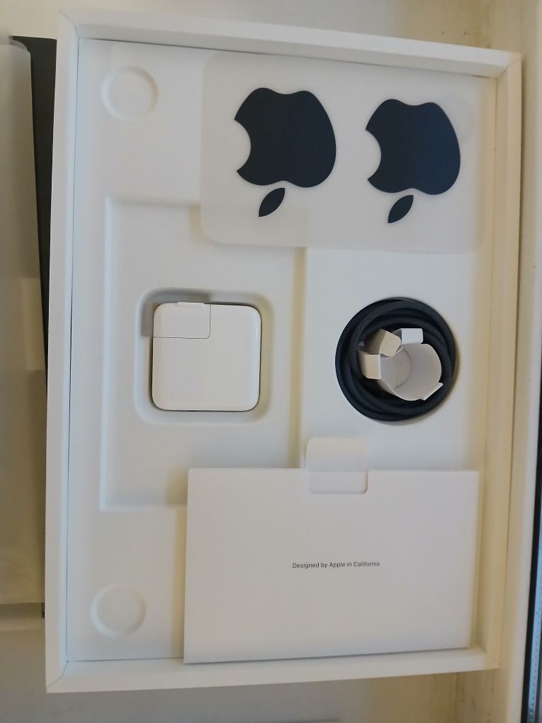 Новый macbook air 13 2024 года на процессоре M3 с гарантией на год